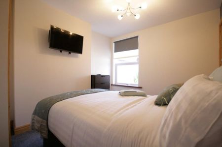 1 bedroom in a house share to rent - Photo 4
