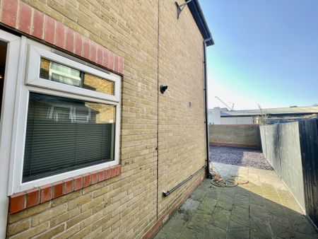 Modern and Newly Refurbished Detached House! Amazing Living Space & Garden, N8 0JX - Photo 2