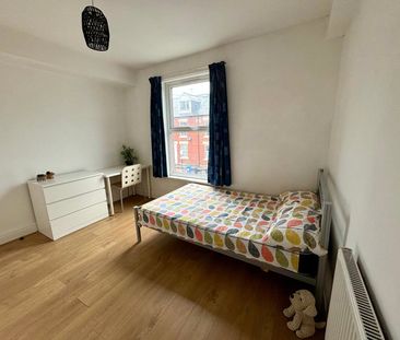 5 bedroom house to rent Pomona Street, Sheffield, South Yorkshire, S11 - Photo 2