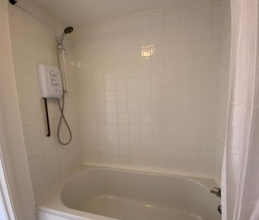 2 bedroom end of terrace house to rent - Photo 4
