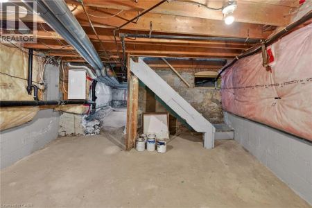 6 CAYUGA Street N - Photo 3