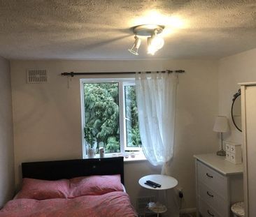 Pound Hill 1 bedroom apartment to rent - Photo 2