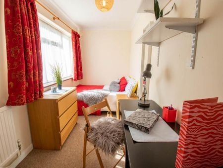 4 bedroom terraced house to rent - Photo 3