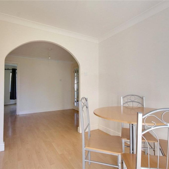 4 bedroom semi-detached house to rent - Photo 1