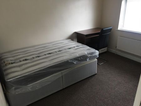 3 bedroom terraced house to rent - Photo 4