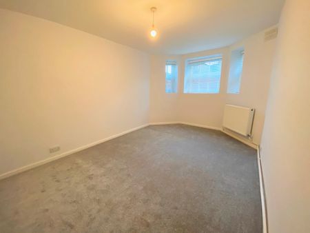 2 Bed Flat, Leamington Park, W3 - Photo 2