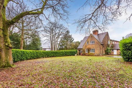 3 bedroom detached house to rent - Photo 3