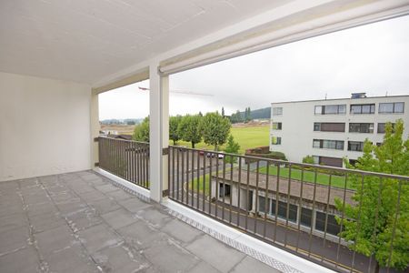 Behind the train station - right at the front! - Foto 3