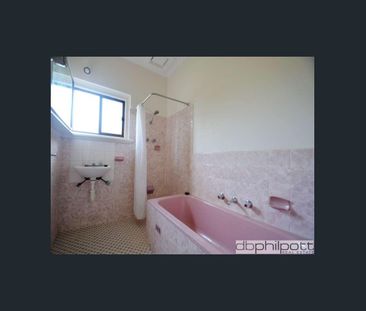 Opposite Park - Short Distance to Shops - Photo 6