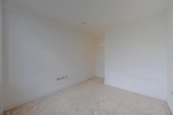 Middleton House - Photo 1