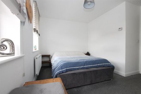 3 bedroom terraced house to rent - Photo 2