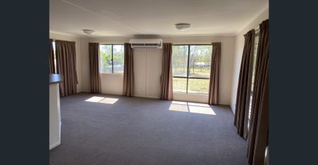 Spacious Family Home in Middlemount - Photo 3