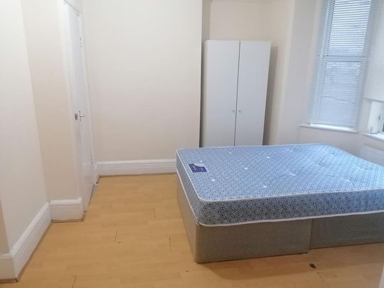 1 bedroom in a house share to rent - Photo 1