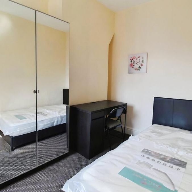 4 bedroom terraced house to rent - Photo 1