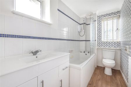 3 bedroom link detached house to rent - Photo 3