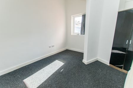 1 Bed Flat, Dovercastle, NG7 - Photo 2