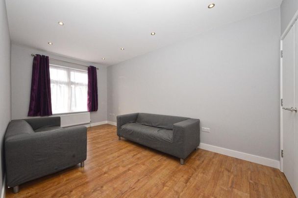 3 bedroom flat to rent - Photo 1