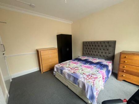 1 bedroom in a house share to rent - Photo 4