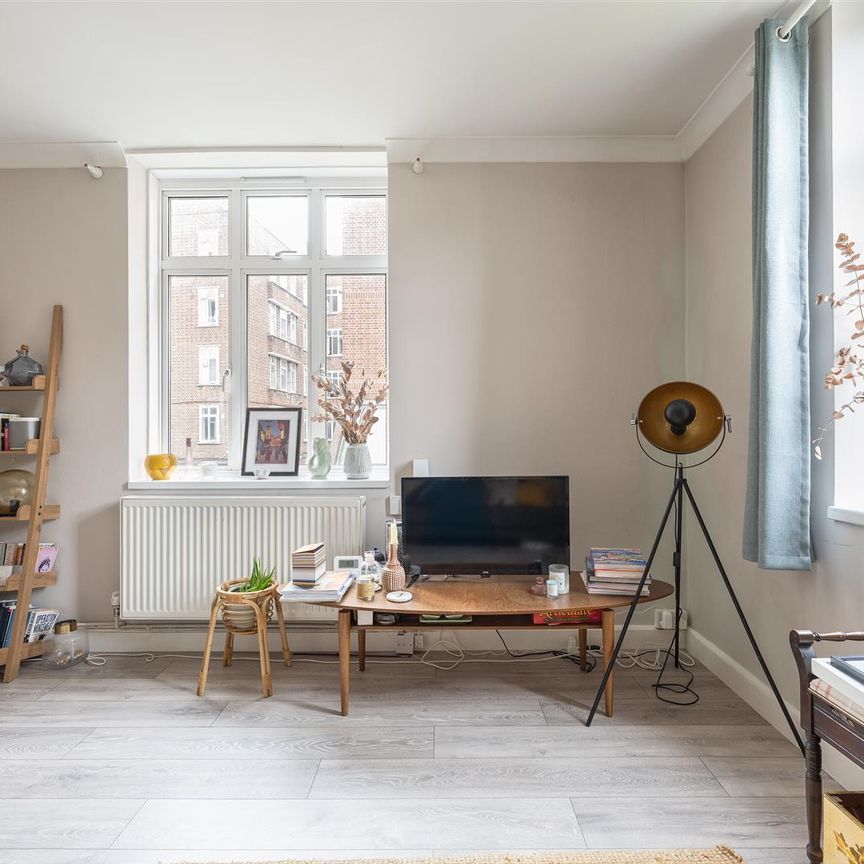 Shacklewell Lane , E8 2EQ - Photo 1