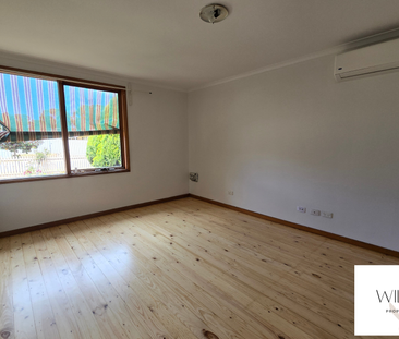 Freshly painted home in a great location! - Photo 6