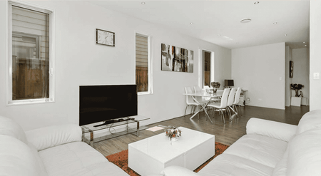 Modern Family Living with panoramic views - Photo 2