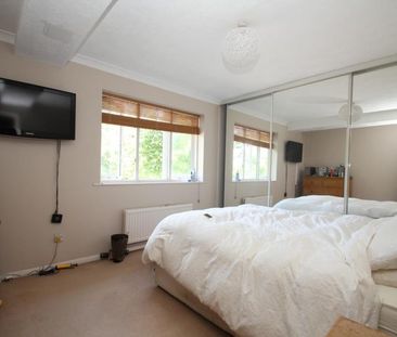 West Hill Road, Woking, Surrey, GU22 - Photo 2