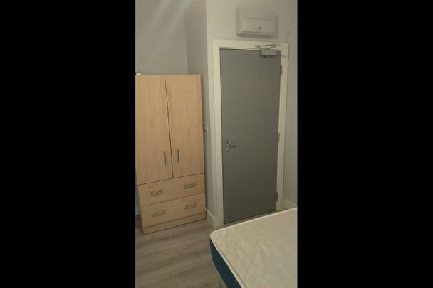 Studio Flat, St. Julians Farm Road, SE27 - Photo 1