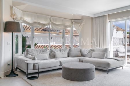 Luxury high-end apartment within one of Marbella’s most prestigious gated communities - Photo 4