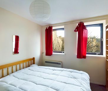 3 bedroom flat to rent - Photo 4