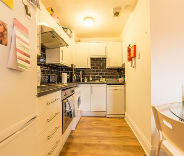 3 bed flat to rent in Helmsley Road, Sandyford, NE2 - Photo 1