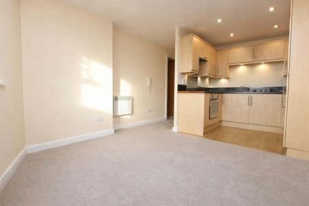 2 bedroom Flat To Let - Photo 4