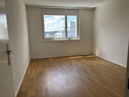 Moderne 4.5-Zimmer-Wohnung mit beheiztem Balkon/Wintergarten - Photo 2