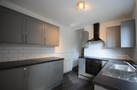 3 bedroom Terraced House To Let - Photo 5