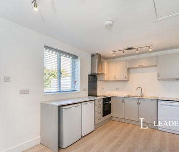 2 bedroom semi-detached to rent Parklands Road, Chichester PO19 - Photo 3