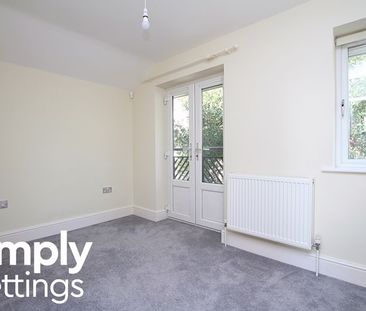 4 Bed property for rent - Photo 4