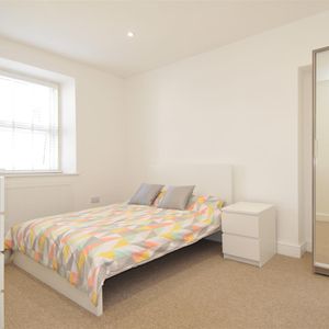 Addison Road, Flat 5, Plymouth - Photo 2
