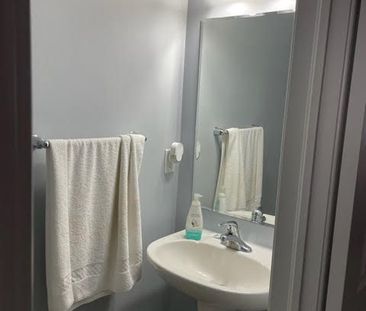 For Lease - 158 West Oak Trail, Kitchener, Ontario - Photo 5