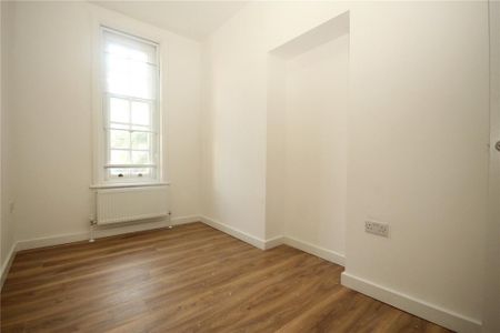 3 bedroom apartment to rent - Photo 4