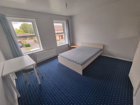 5 Bed Student Accommodation - Photo 2