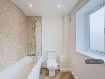 2 bedroom terraced house to rent - Photo 4