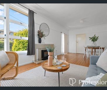 Charming 3-Bedroom Home for Lease in West Bathurst - Photo 2