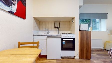 Studio Flat, Chatsworth Road, NW2 - Photo 2