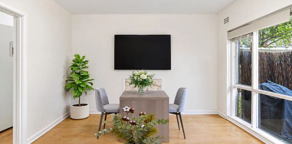 Spacious Ground-Floor Living in the Heart of St Kilda East - Photo 2