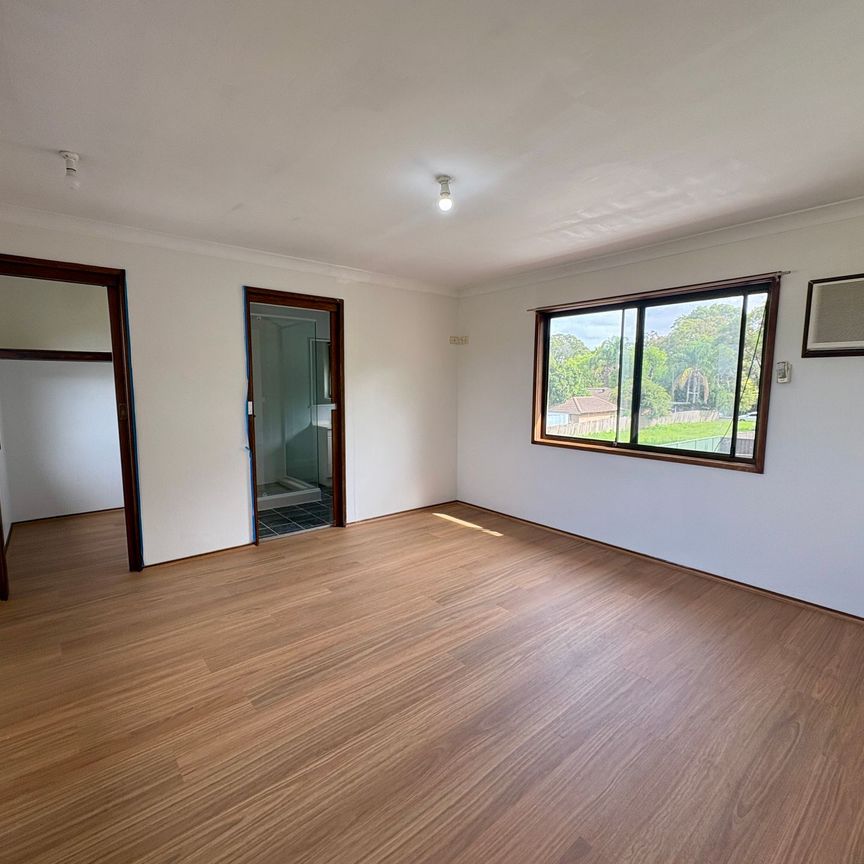 SPACIOUS FAMILY HOME ON LARGE BLOCK IN HEART OF WERRINGTON! - Photo 1