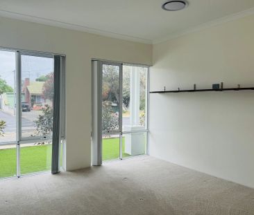 Wonderfully modern on Wisbey! - Photo 6