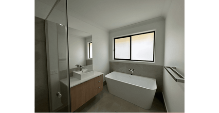 Spacious 4-Bedroom, 2-Bathroom House - Photo 4