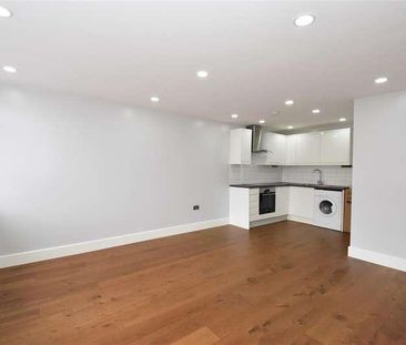Queens Square, Northgate, Crawley, RH10 - Photo 3