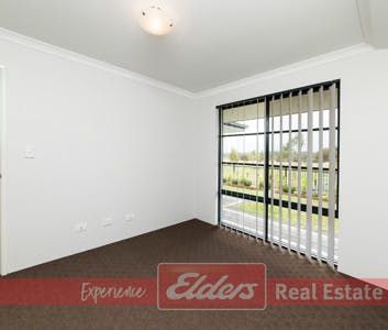 Cottage Block with Rear Lane Access! - Photo 3