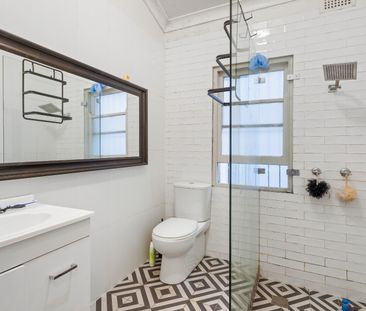 Chippendale - Photo 3
