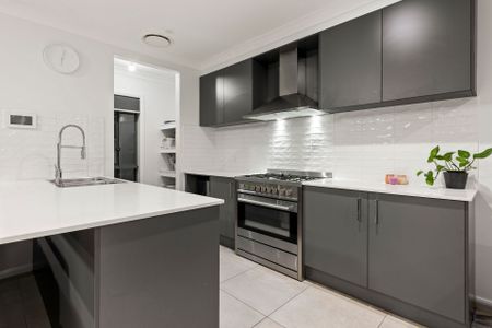 Stunning Double Storey, Four Bedroom Home in Gregory Hills - Photo 2